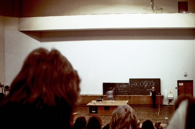 Sektion Physik, Vorlesung Gustav Hertz, 10.12.1974