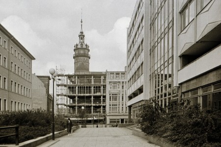 l-univstr_loewenapotheke_sept-78