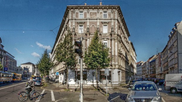 Luminance HDR 2.3.0 tonemapping parameters: Operator: Mantiuk06 Parameters: Contrast Mapping factor: 0.15 Saturation Factor: 0.9 Detail Factor: 1 ------ PreGamma: 1